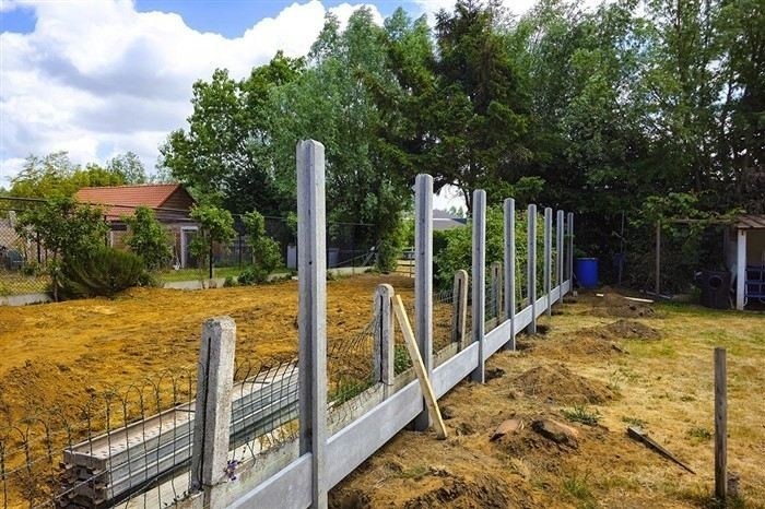 Как правильно действовать, если сосед захватил часть участка: разговор, претензия, суд