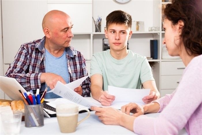 Правовые особенности владения автомобилем несовершеннолетними в России