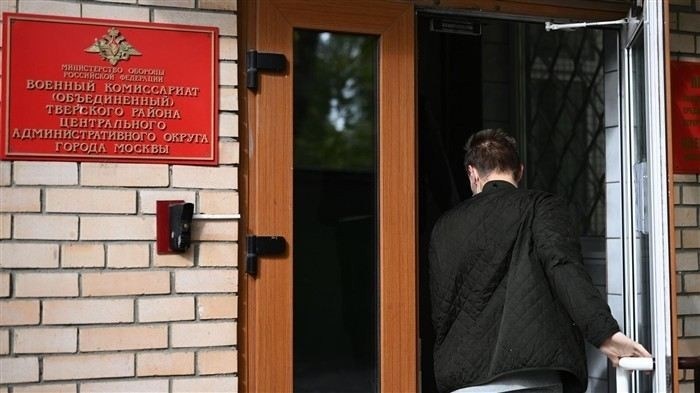 Могут ли вручить повестку не в призывной период? Разбираем правовые аспекты