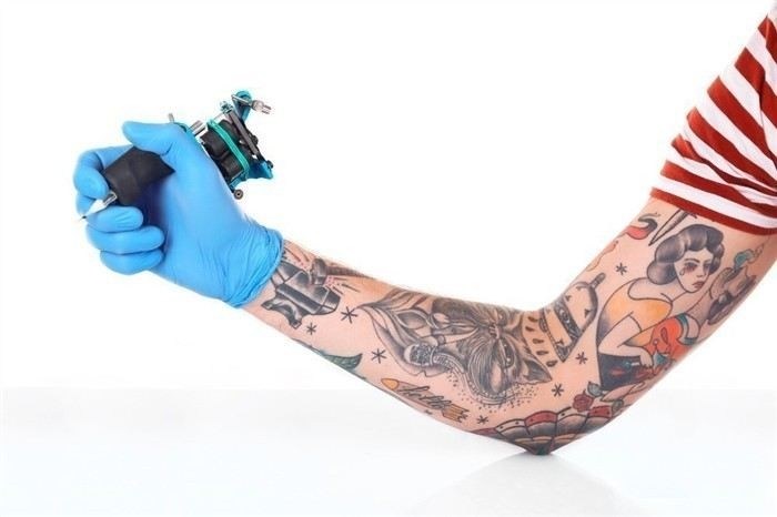 Как избежать осложнений при тату с инфекционными заболеваниями?