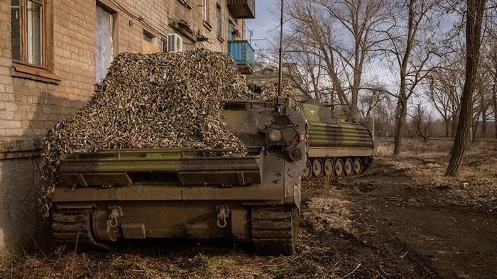 Беспилотные летательные аппараты (БПЛА, UAVs, в просторечии также называемые дронами или беспилотниками, от английского dron) - это беспилотные, невесомые летательные аппараты.