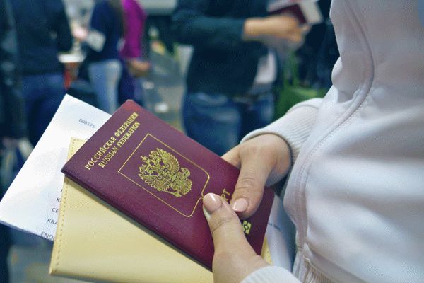 Действителен ли загранпаспорт после смены фамилии